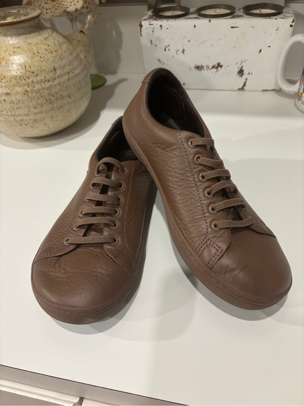 Birch bury Bramford Barefoot  Leather Lace-Up Sneakers in Brown